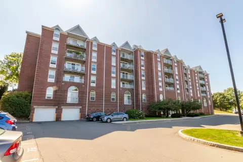 100 Boatswains Way #308, Chelsea, MA 02150