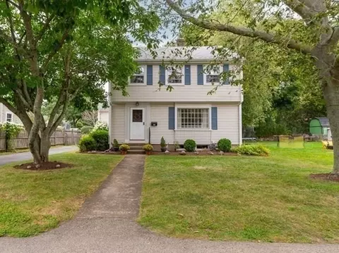 86 Union St, Hamilton, MA 01936