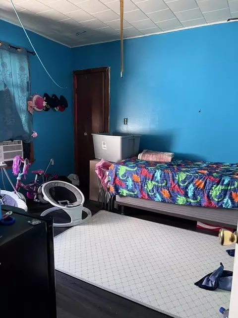 Bedroom - 195-197 Massaoit St, Springfield, MA 01107 photo 5 of 9