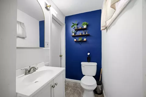 Bath - 28 Lyndale St, Springfield, MA 01108 photo 1 of 2
