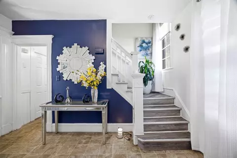 Entry Way - 28 Lyndale St, Springfield, MA 01108 photo 1 of 4