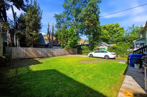 Exterior - 28 Lyndale St, Springfield, MA 01108 photo 5 of 8