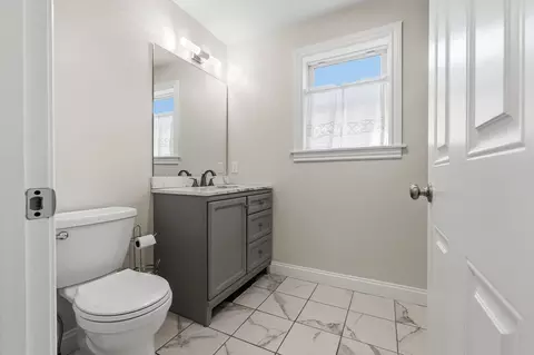 Bath - 46 Leverett St #1, Gloucester, MA 01930 photo 1 of 4