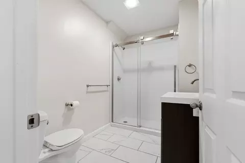 Bath - 46 Leverett St #1, Gloucester, MA 01930 photo 3 of 4