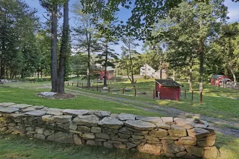 Exterior - 67 Stone School Rd, Sutton, MA 01590 photo 7 of 12