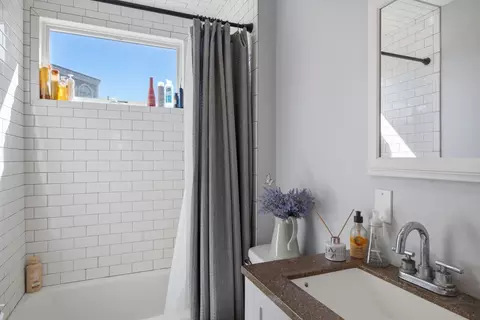 Bath - 72 Eustis St, Cambridge, MA 02140 photo 1 of 3