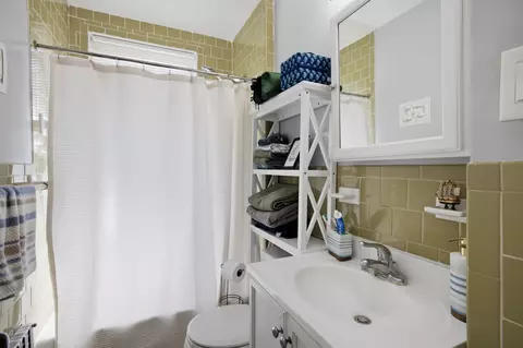 Bath - 72 Eustis St, Cambridge, MA 02140 photo 3 of 3