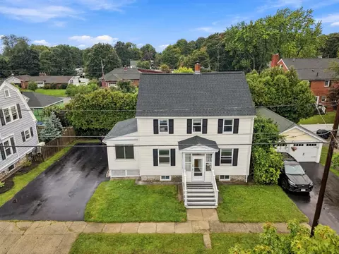 31 Lura St, Lowell, MA 01851