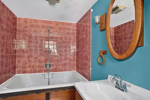 Bath - 68 School St, Upton, MA 01568 photo 1 of 2