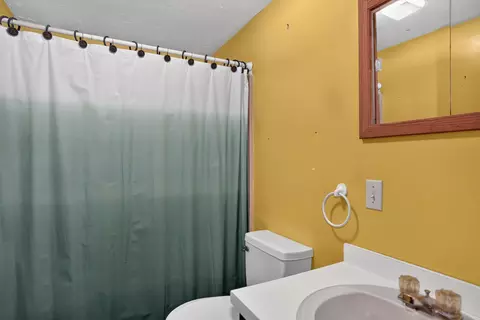 Bath - 68 School St, Upton, MA 01568 photo 2 of 2