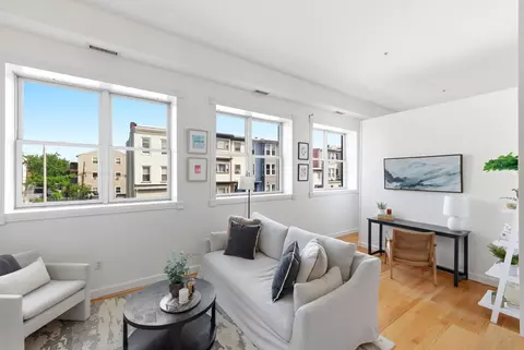 156 Chelsea St #R201, Boston, MA 02128