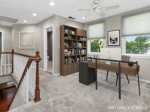 Entry Way - 81 Wetherbee Rd, Waltham, MA 02453 photo 2 of 4