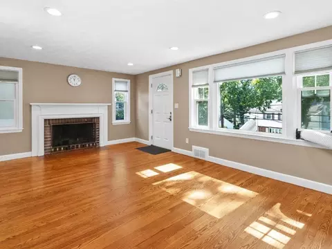 Living - 81 Wetherbee Rd, Waltham, MA 02453 photo 5 of 5