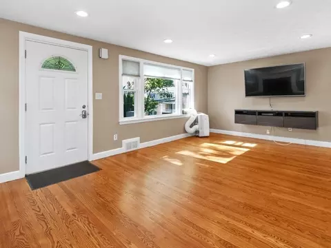 Living - 81 Wetherbee Rd, Waltham, MA 02453 photo 4 of 5