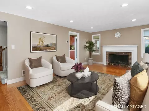 Living - 81 Wetherbee Rd, Waltham, MA 02453 photo 2 of 5