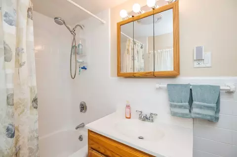 Bath - 31 Eustis St, Saugus, MA 01906 photo 3 of 4