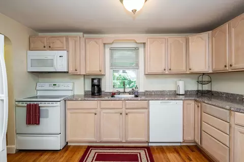 Kitchen - 31 Eustis St, Saugus, MA 01906 photo 3 of 4