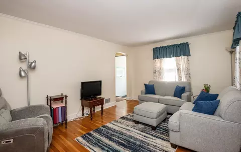 Living - 31 Eustis St, Saugus, MA 01906 photo 1 of 2