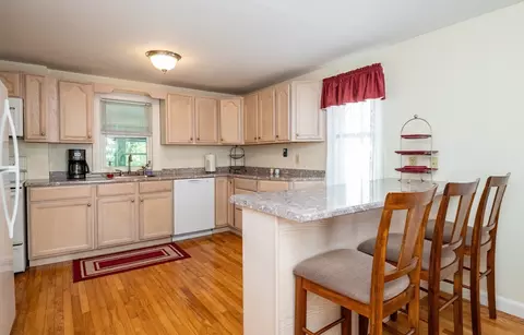 Kitchen - 31 Eustis St, Saugus, MA 01906 photo 2 of 4