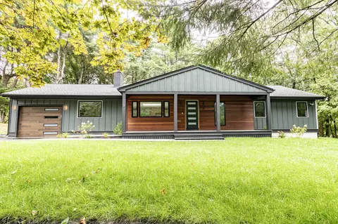 3 Tally Ho Ln, Wayland, MA 01778