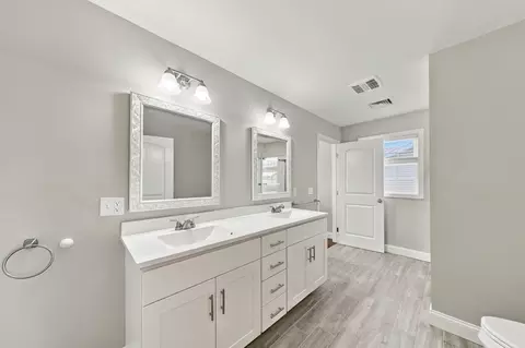 Bath - 774 Hicks St, Fall River, MA 02724 photo 2 of 2