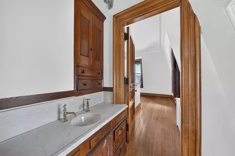 Bath - 533 Locust St #7, Fall River, MA 02720 photo 1 of 2