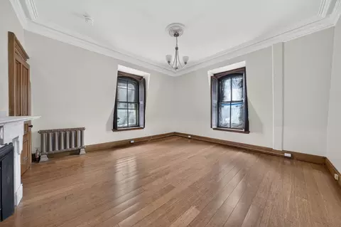 Living - 533 Locust St #7, Fall River, MA 02720 photo 1 of 2