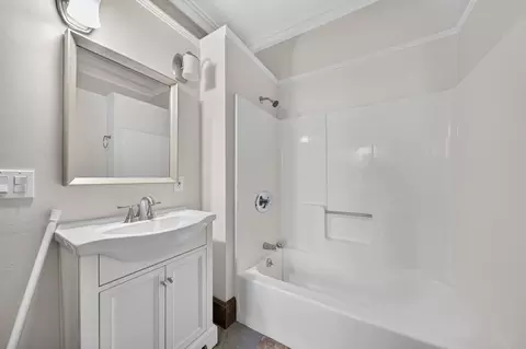 Bath - 533 Locust St #7, Fall River, MA 02720 photo 2 of 2