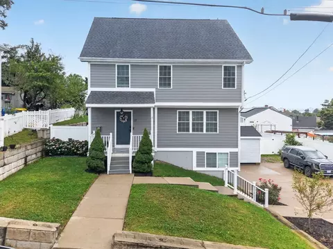 Exterior - 17 Montgomery St, Fall River, MA 02720 photo 3 of 4