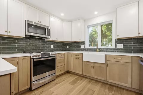 Kitchen - 330 Haven St, Reading, MA 01867 photo 4 of 7