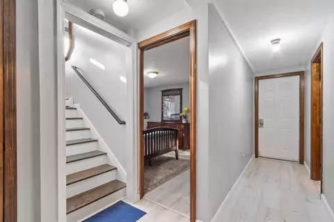 Entry Way - 77 Darnell Rd, Worcester, MA 01606 photo 4 of 5