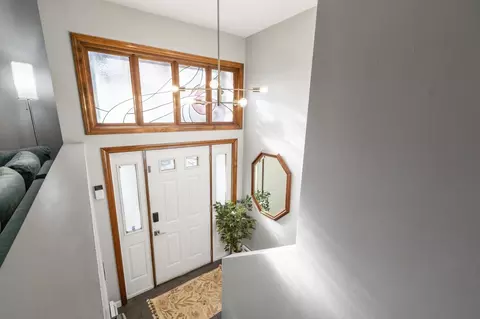 Entry Way - 77 Darnell Rd, Worcester, MA 01606 photo 3 of 5
