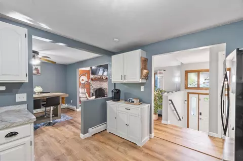 Entry Way - 77 Darnell Rd, Worcester, MA 01606 photo 2 of 5