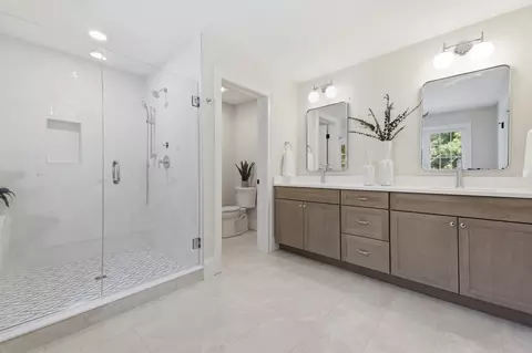 Bath - 5 Weeping Willow Dr, Andover, MA 01810 photo 1 of 3