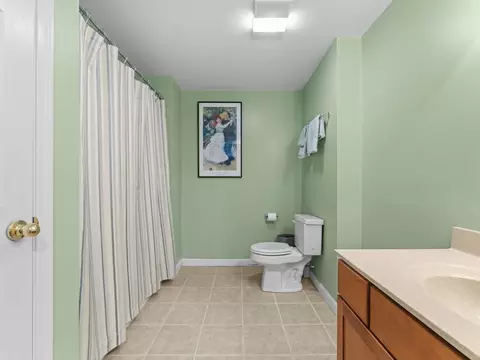 Bath - 29 Coldspring Dr #B, Sutton, MA 01590 photo 4 of 5