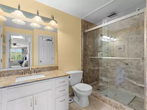 Bath - 29 Coldspring Dr #B, Sutton, MA 01590 photo 2 of 5