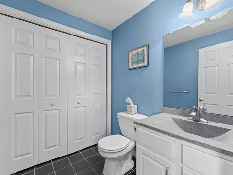 Bath - 29 Coldspring Dr #B, Sutton, MA 01590 photo 1 of 5