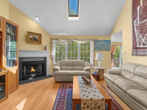 Living - 29 Coldspring Dr #B, Sutton, MA 01590 photo 1 of 4