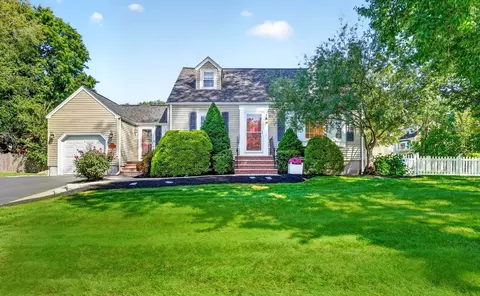 8 Sunnyfield Rd, Bedford, MA 01730
