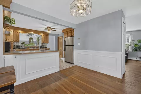 Entry Way - 8 Lyndale Rd, Worcester, MA 01606 photo 3 of 4