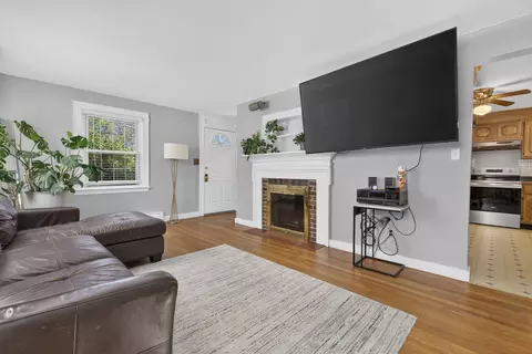 Living - 8 Lyndale Rd, Worcester, MA 01606 photo 2 of 2