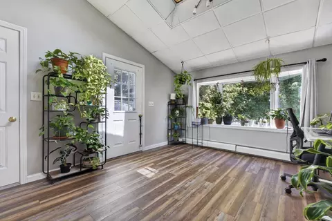 Entry Way - 8 Lyndale Rd, Worcester, MA 01606 photo 1 of 4