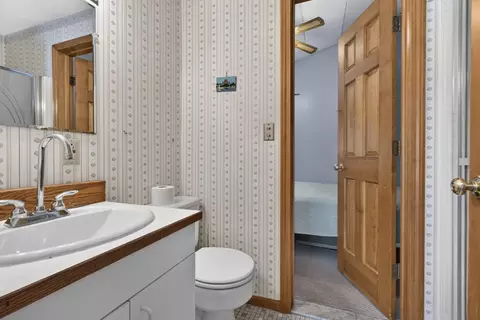 Bath - 8 Lyndale Rd, Worcester, MA 01606 photo 1 of 3