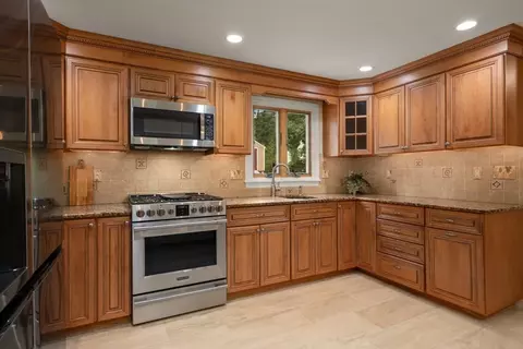Kitchen - 36 Grove St, Reading, MA 01867 photo 4 of 5