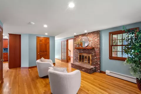 Living - 681 High St, Walpole, MA 02081 photo 2 of 8
