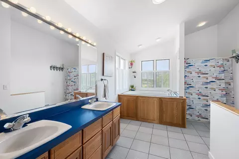 Bath - 21 Nelson Ave, Fairhaven, MA 02719 photo 2 of 3