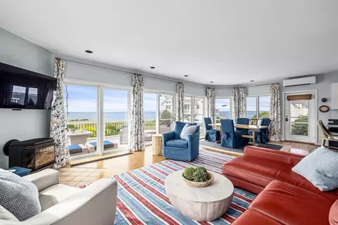 Living - 21 Nelson Ave, Fairhaven, MA 02719 photo 1 of 3