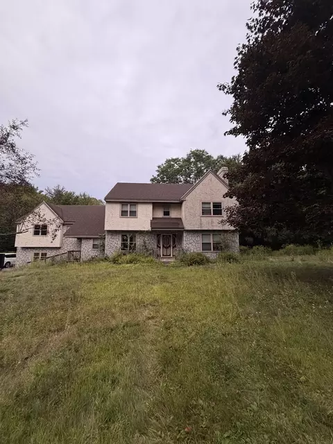 10 Patricia Ann Dr, Haverhill, MA 01830