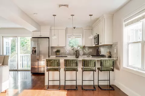 115 Harvey St #1, Cambridge, MA 02140
