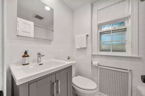 Bath - 308 Webster St, Needham, MA 02494 photo 1 of 3